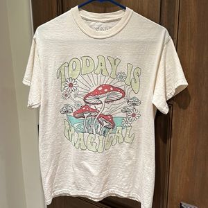 The Vinyl Icons t-shirt- vintage look